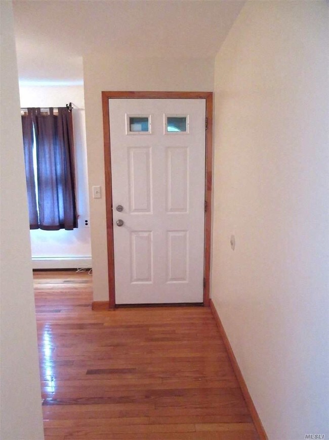 Foto del edificio - 240 Manor Rd