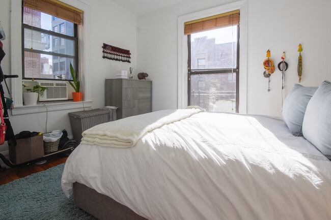 Photo - 135 W 16th St Apartment