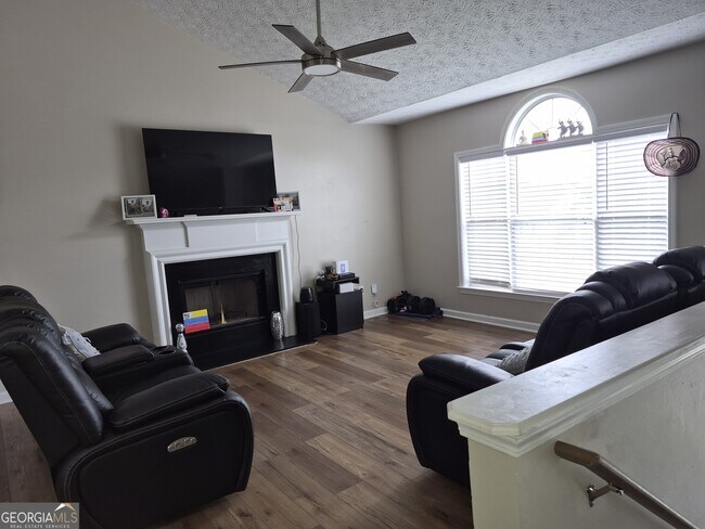 Foto del edificio - 418 Summer Hill Cir