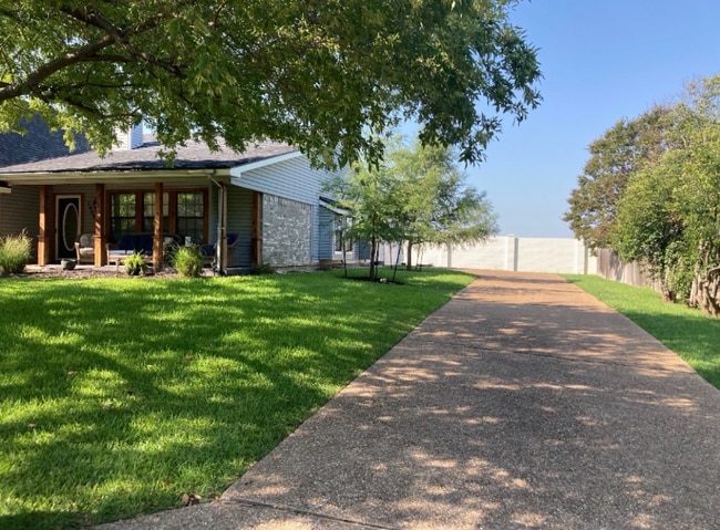 Foto del edificio - 1506 Oak Hollow Dr