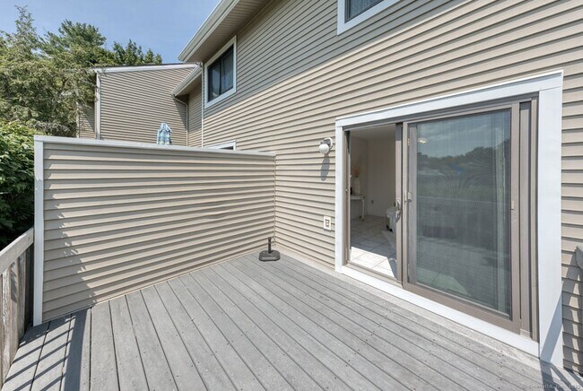 Foto del edificio - 592 Mountain Rd