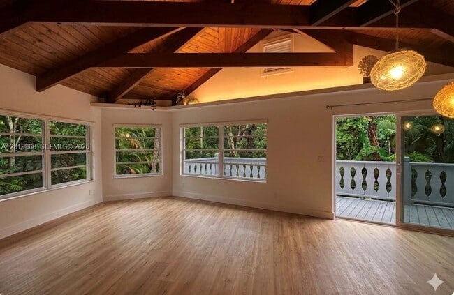 Building Photo - 130 Gumbo Limbo Dr