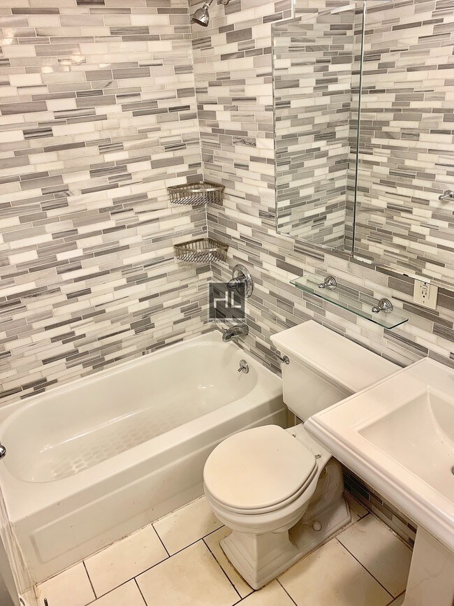 Building Photo - 653 9 AVENUE #2N