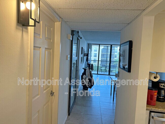 Foto del edificio - 20 Royal Palm Way