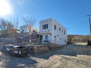 Building Photo - 200 W White St