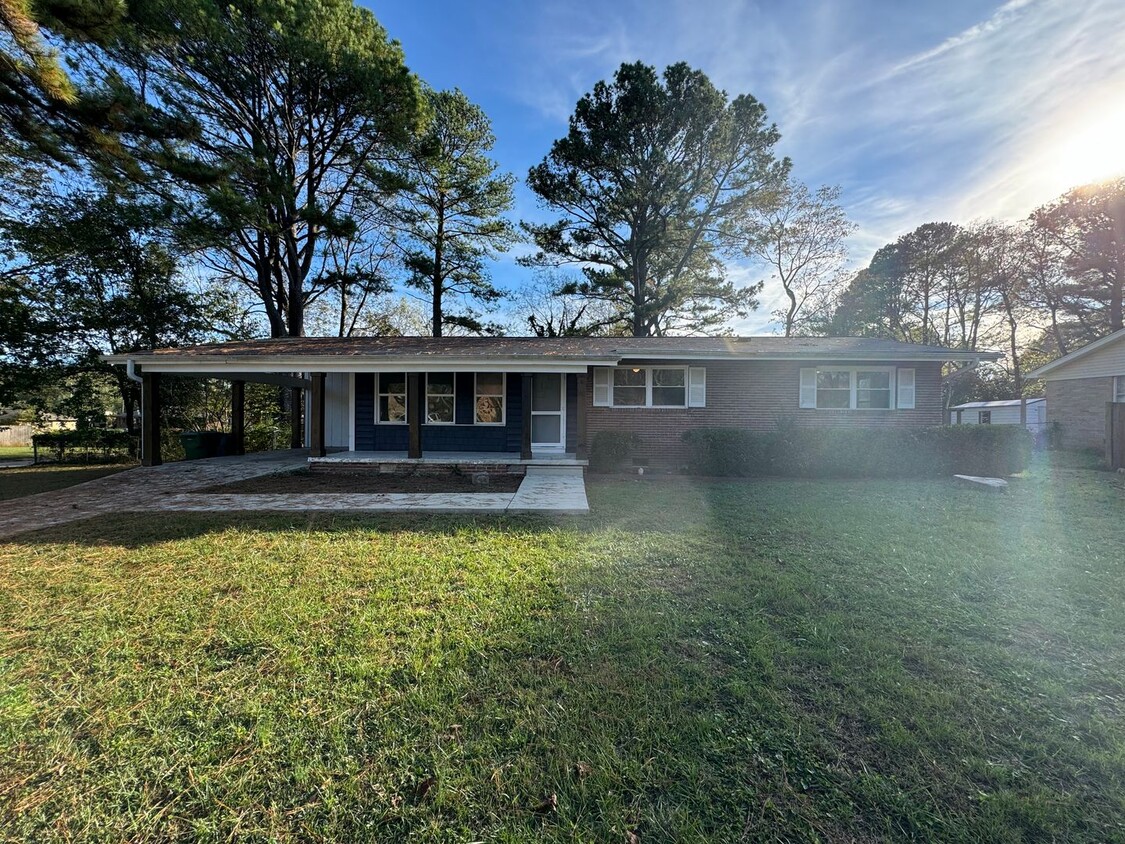 Primary Photo - Beautifully Renovated 3-Bedroom Home with ...