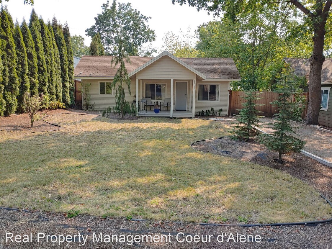 Primary Photo - 3 br, 1 bath House - 1706 E Front St.