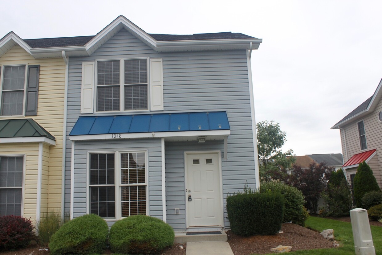 Foto principal - Spacious 3-Bedroom End Unit in Liberty Squ...