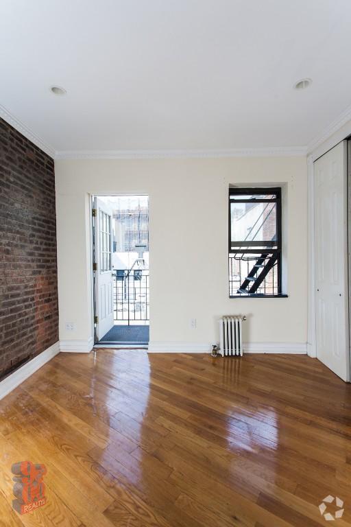 Building Photo - 279 E 10th St