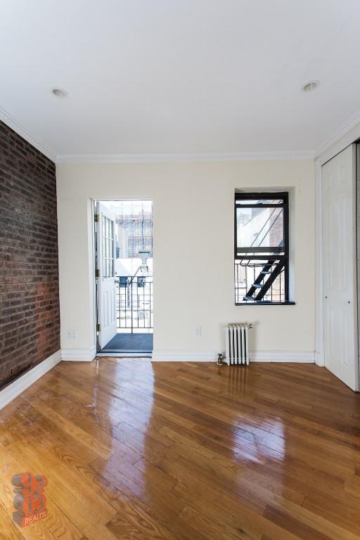 Primary Photo - 279 E 10th St