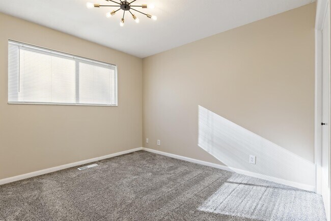 Building Photo - 2266 Brentwood Cir
