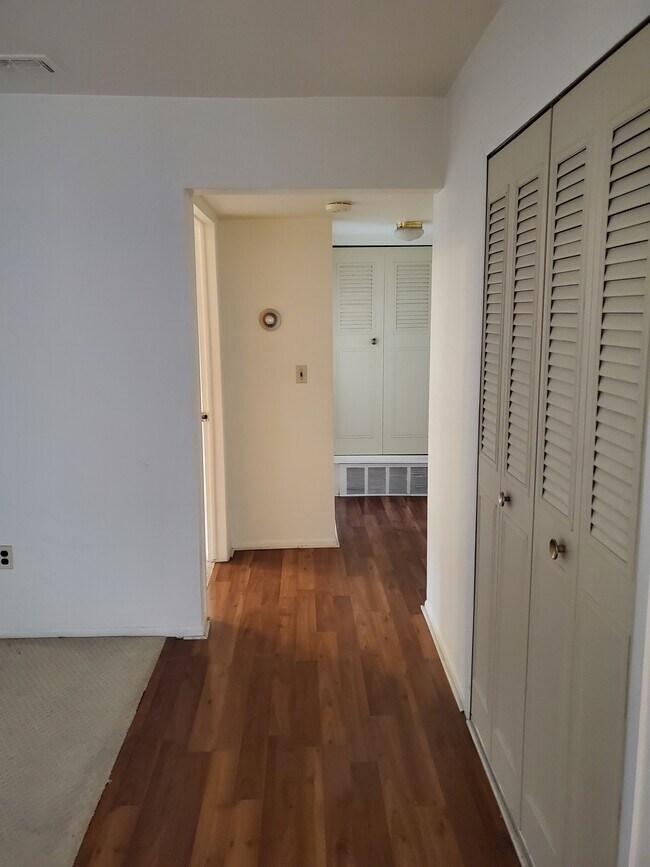 Foto del edificio - 8171 Denwood Dr