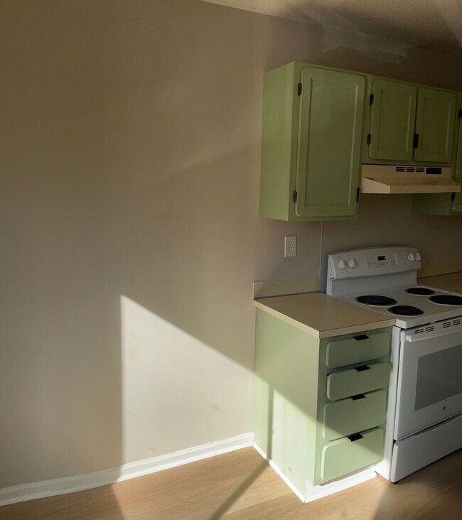 Foto del edificio - 2 Bedroom 1 Bath Condo with Private Deck in Hunters Chase