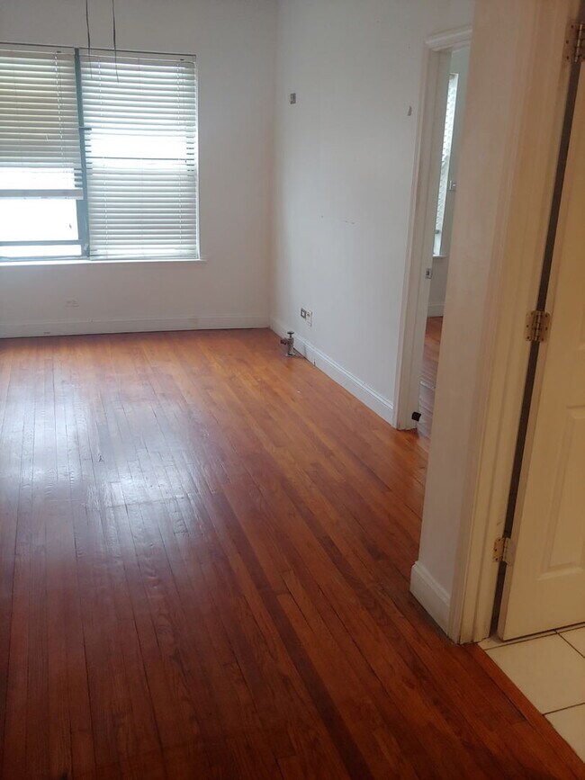 Foto del edificio - 307 E 50th St