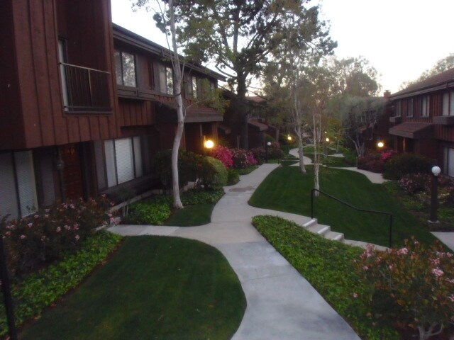 Foto del edificio - 1300 Stonewood Ct