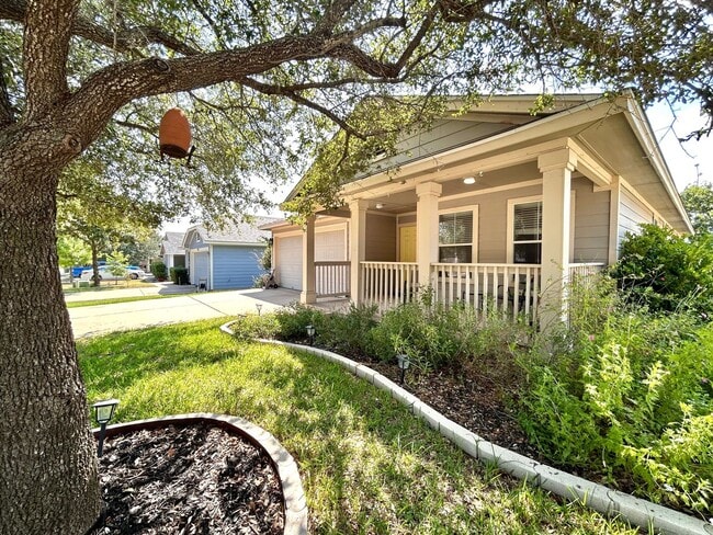 Building Photo - 3BR/2BA Home with Front Porch, Covered Dec...