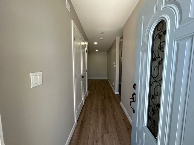 Building Photo - 5 Rooms (4BR + Den)