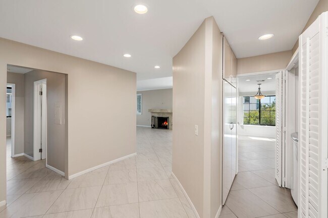 Building Photo - 5100 Via Dolce