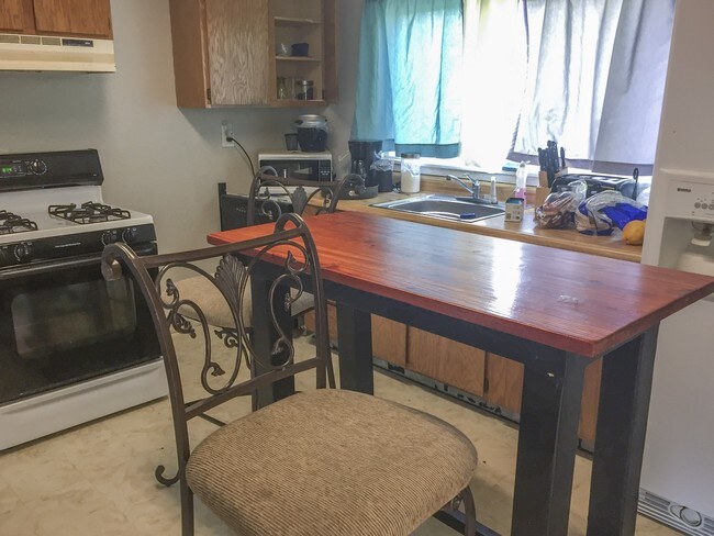 2BR Kitchen - 1612 Ohio St