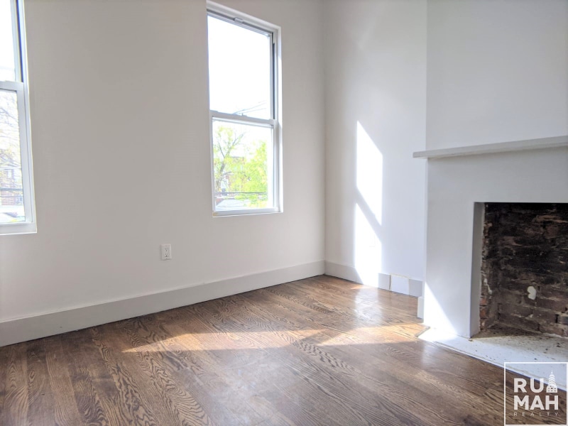 Primary Photo - 17-18-18 Summerfield St