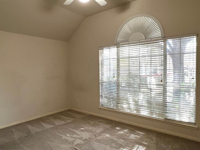 Building Photo - 2138 Berkshire Elm St