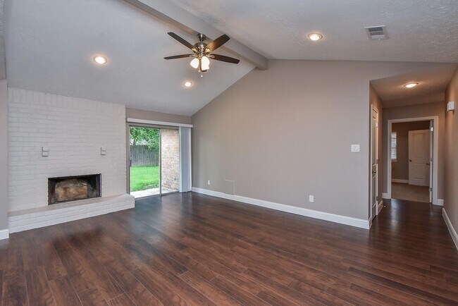 Foto del edificio - 8502 Snowbank Dr