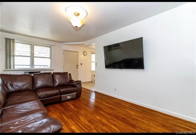 Foto del edificio - 1019 E 104th St