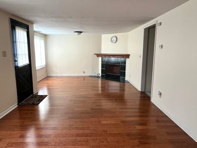 Foto del edificio - 2313 Caton Farm Rd