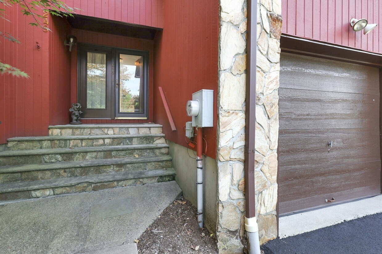 Primary Photo - 248 Butternut Dr