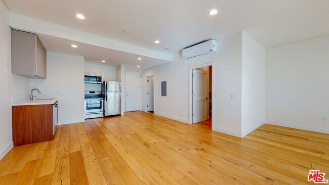 Building Photo - 938 Orange Grove Ave