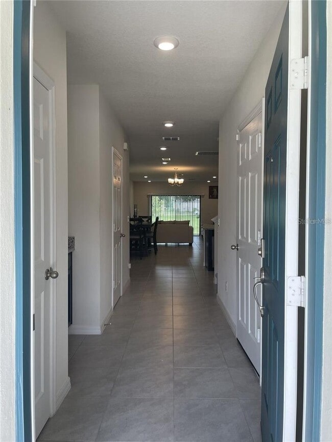 Building Photo - Like New Spacious Home near Lake Nona