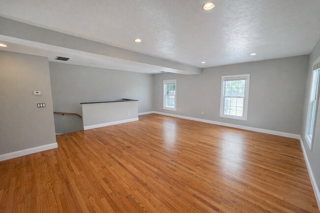 Photo - 283 Lincoln Ave Apartment