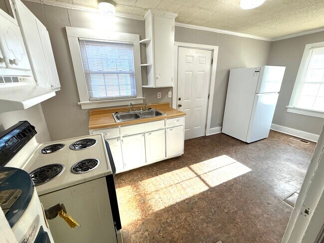 Foto del edificio - 100 Bowen Cir