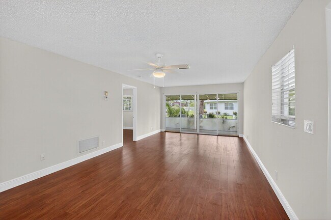 Foto del edificio - 801 Meadowlark Ln