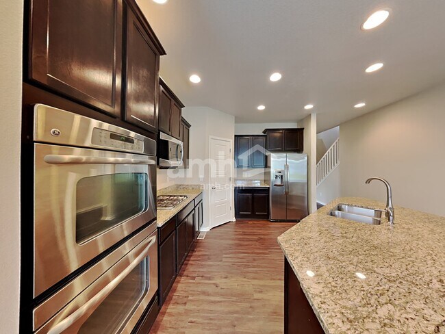 Foto del edificio - 137 Sand Cherry St