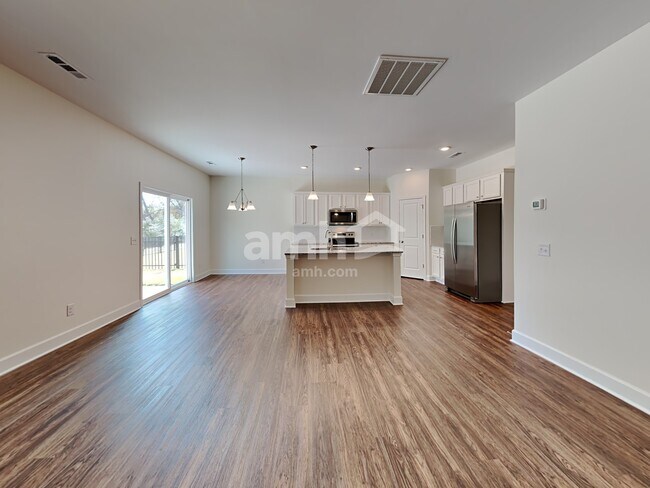 Foto del edificio - 3028 Esquire Dr