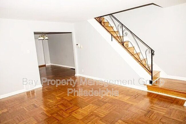 Building Photo - 5931 Elmhurst St