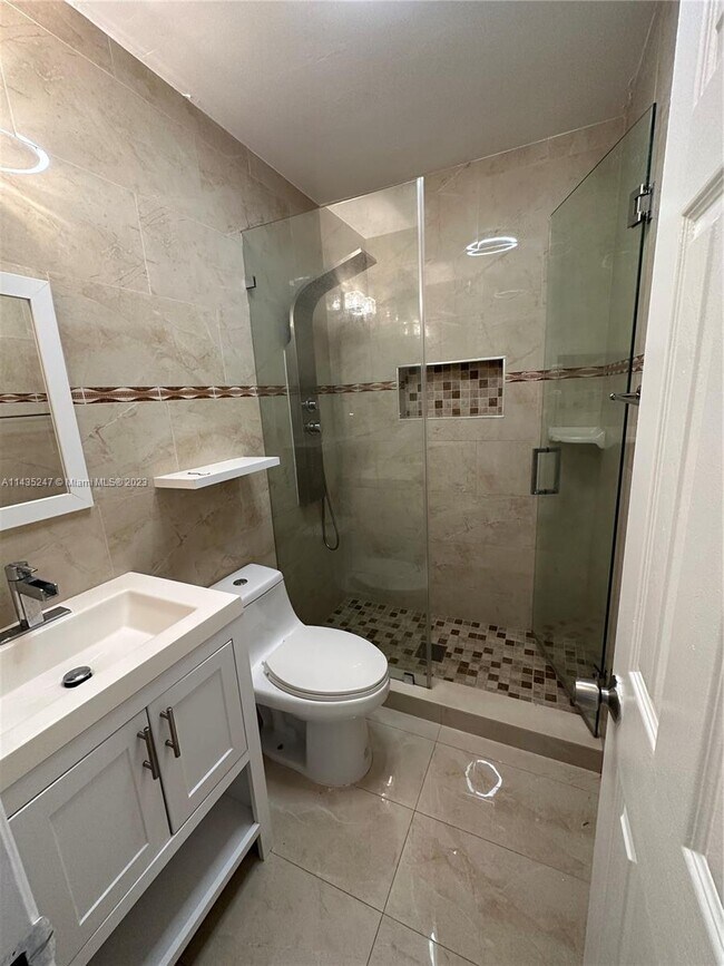 Building Photo - 621 NE 2nd Pl