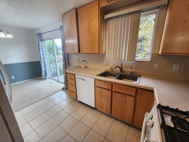 Building Photo - 12936 Timpview Dr