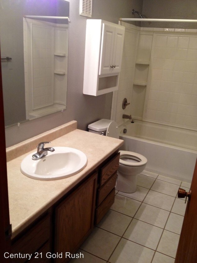 Building Photo - 2635 Scotch Pine Dr