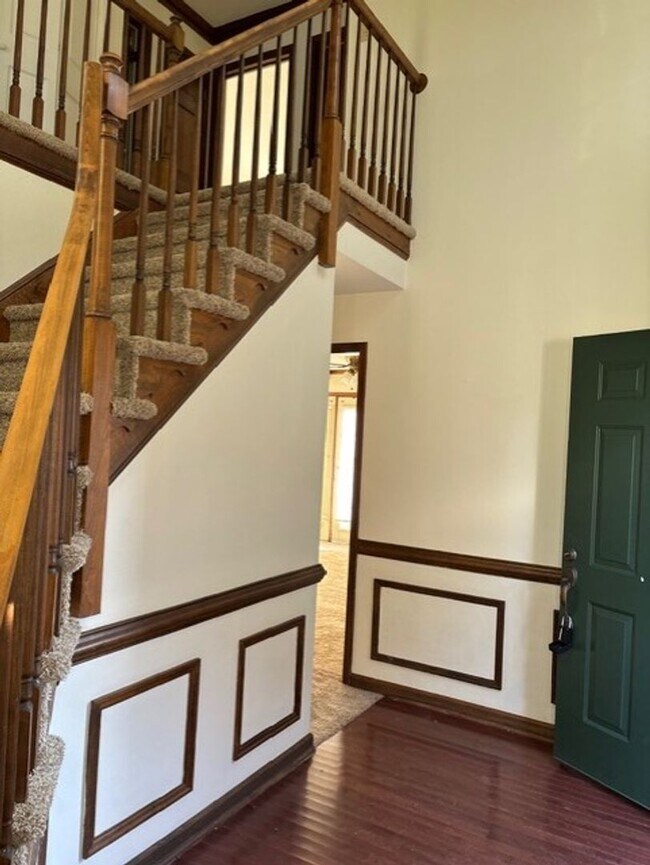 Building Photo - Larkspur