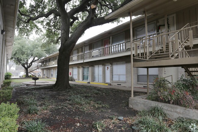 Upper E Silver Sands I Ii Apartments Dallas Tx Building Photo Upper E Silver Sands I Ii