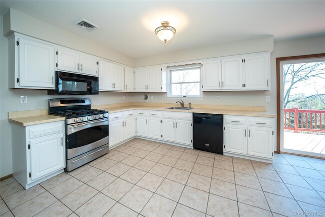 Foto del edificio - 62 Walter Dr