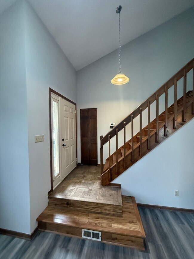 Foto del edificio - 5123 Pinebrook Dr