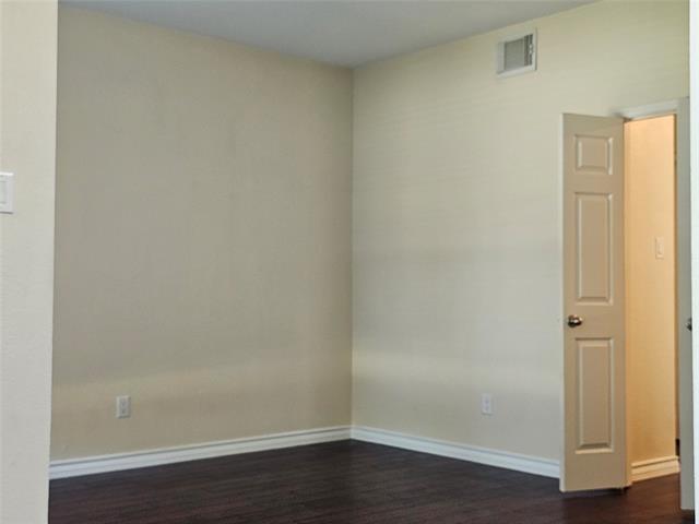 Building Photo - 512 Woodlake Dr