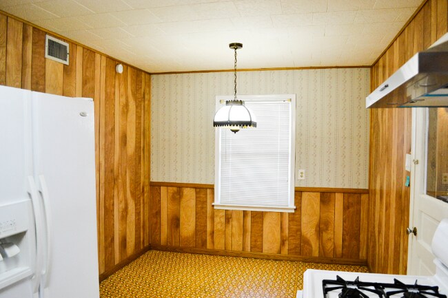Building Photo - 405 E Daugherty Dr