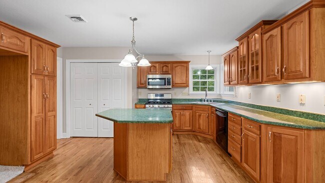 Building Photo - 8310 Reagan Dr