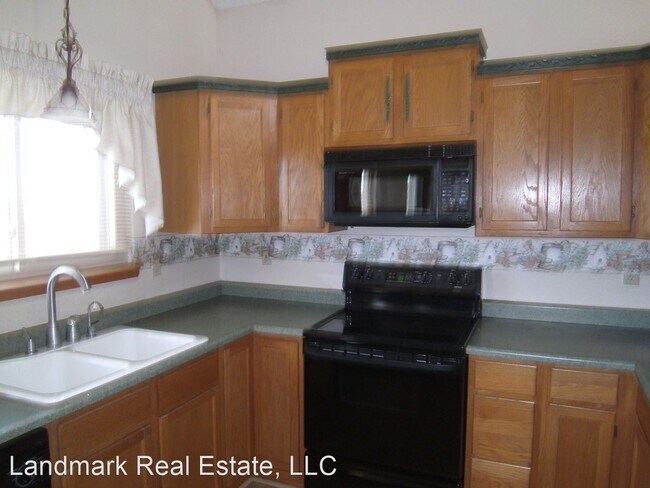 Foto del edificio - 3 br, 3 bath House - 525 Sinton Avenue