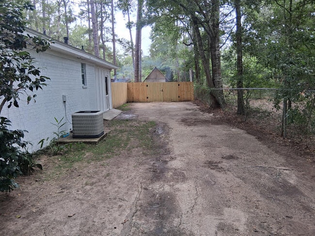 Building Photo - 14185 Jackson Ln