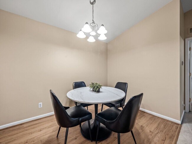Building Photo - 44975 Marigold Dr